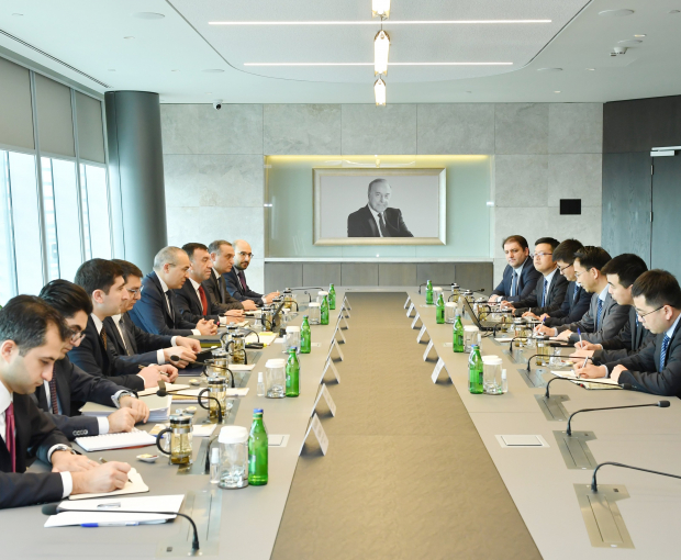 Министр экономики встретился с делегацией китайской компании Yutong - ФОТО