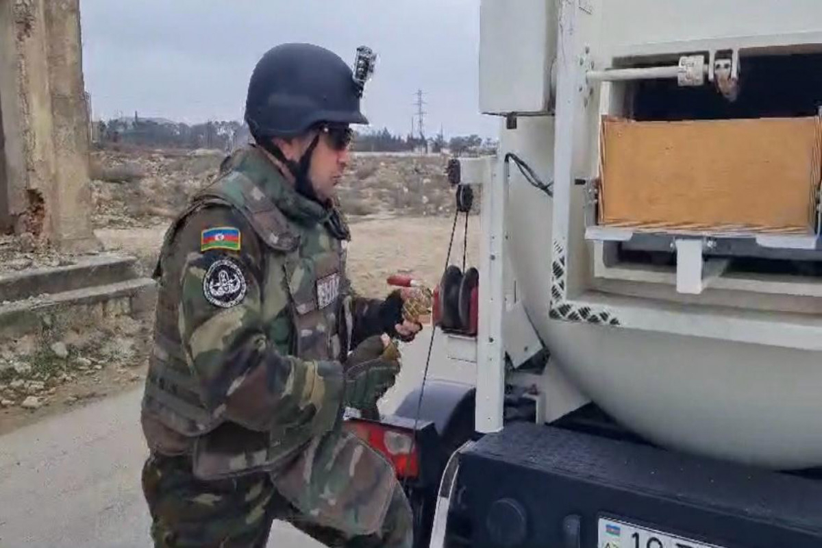 В Хазарском районе обнаружены оружие и боеприпасы - ВИДЕО