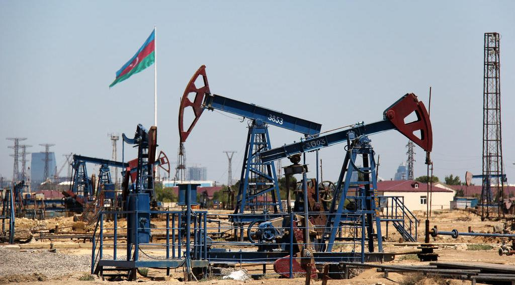 Азербайджанская нефть подешевела почти на 2%