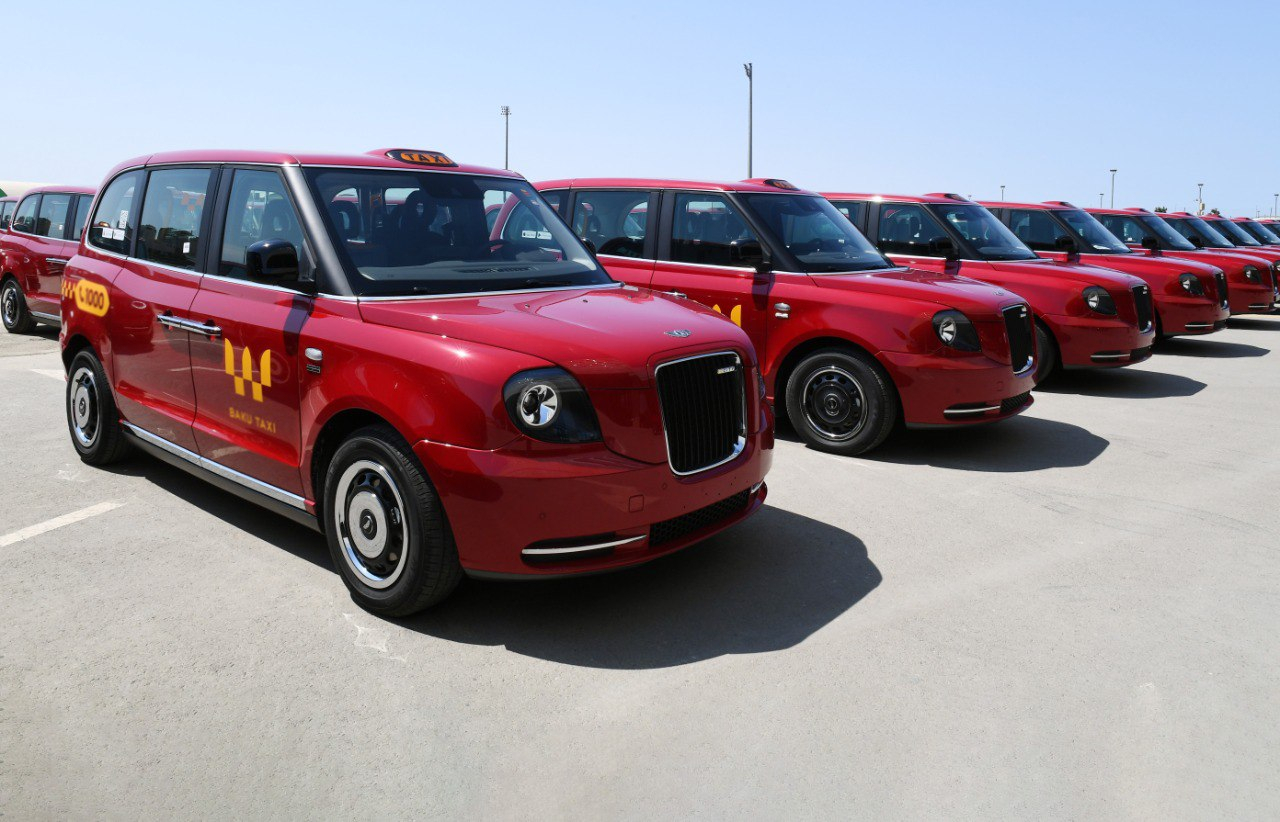 В Азербайджане такси будут белого и красного цвета