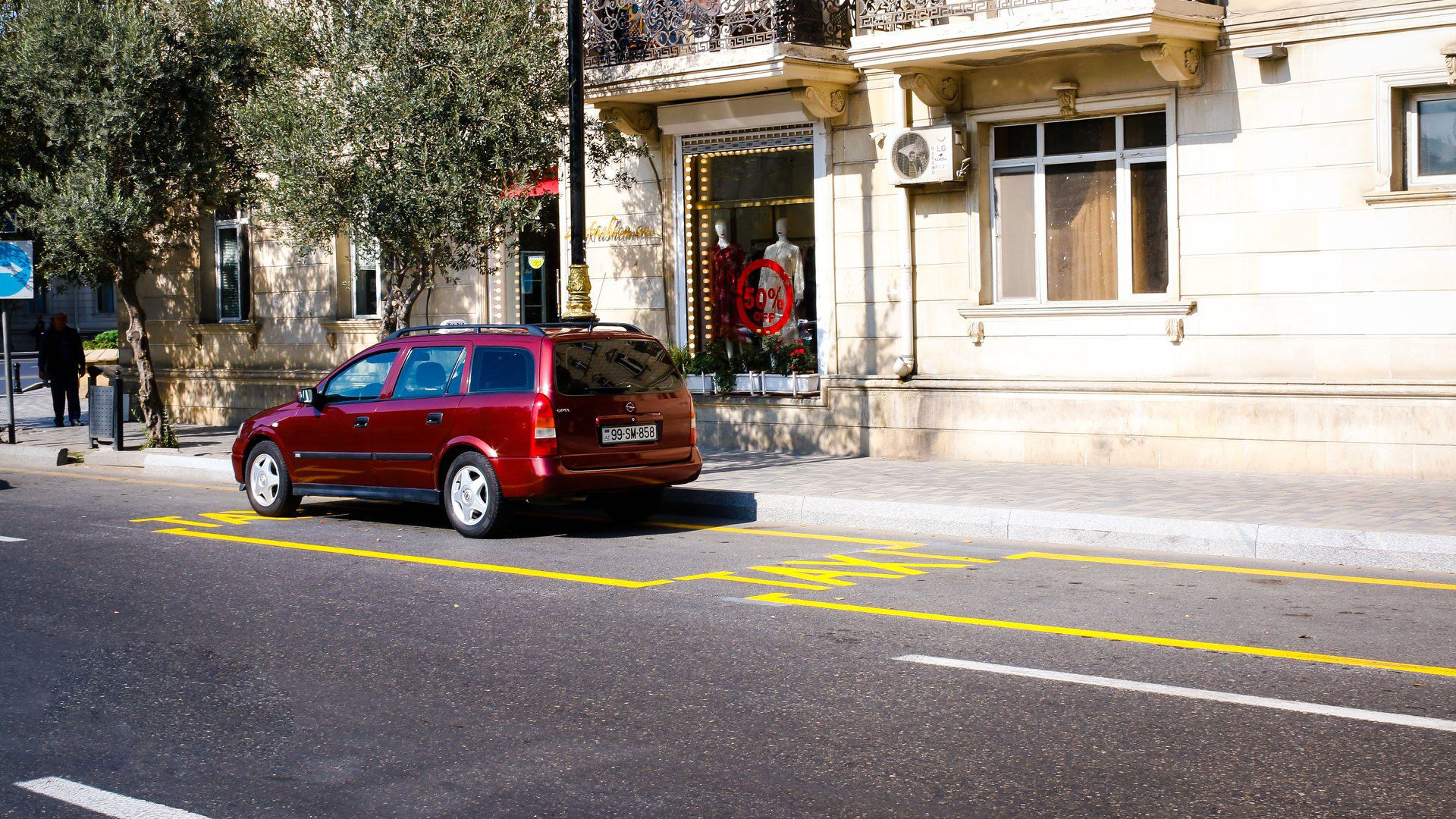 Таксистам в Азербайджане придется перекрасить автомобили в красный или белый? - ОТВЕЧАЕТ ЭКСПЕРТ