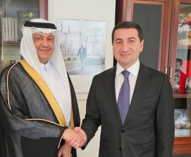 Хикмет Гаджиев встретился с послом Саудовской Аравии в Азербайджане