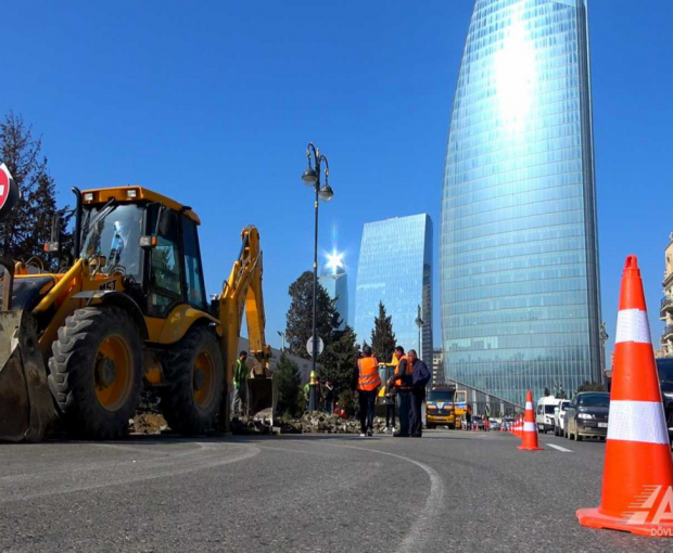 На одном из проспектов Баку ведется капитальный ремонт - ФОТО