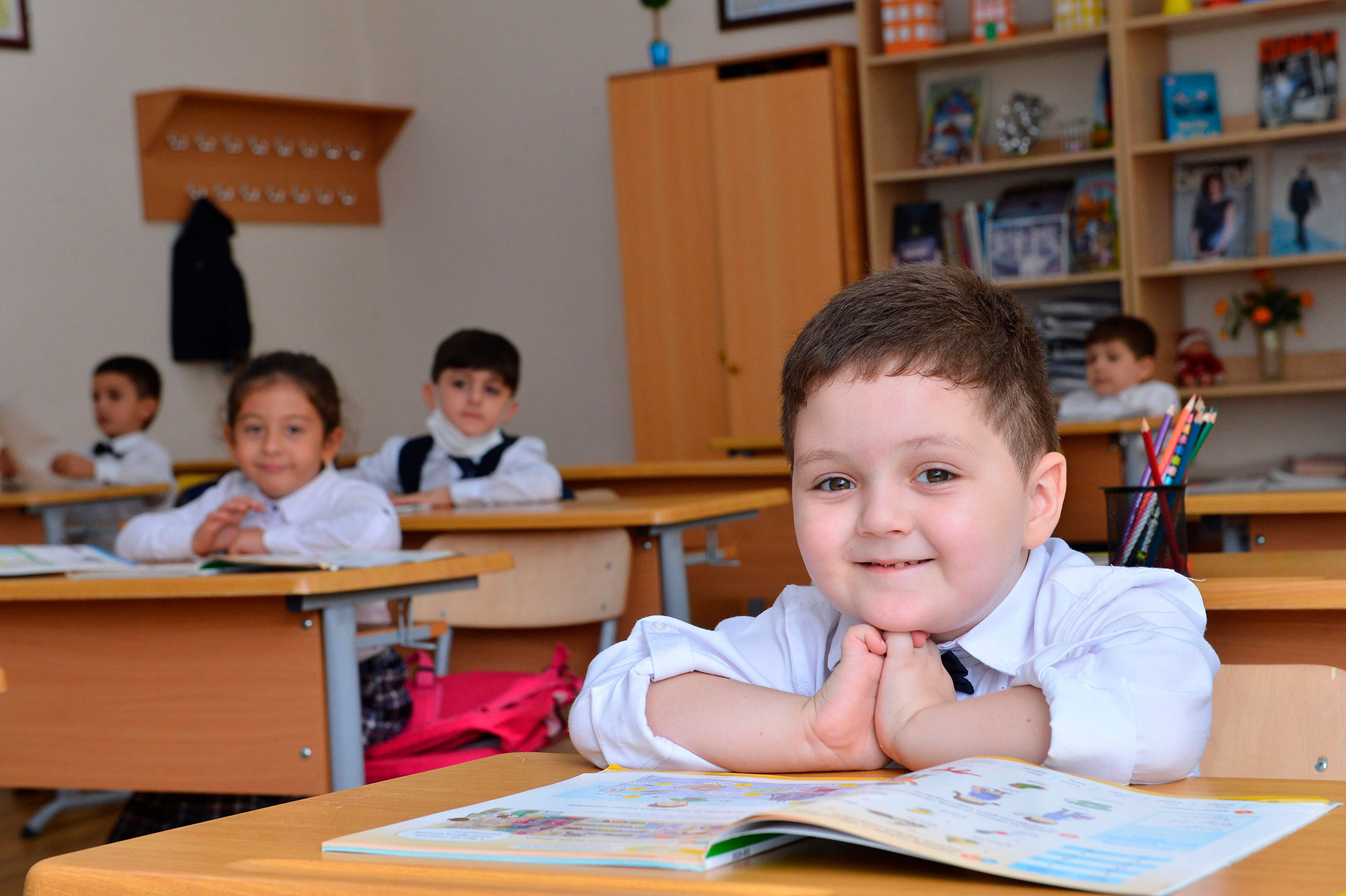 В Азербайджане с 1 мая начнется прием документов для зачисления в первый класс