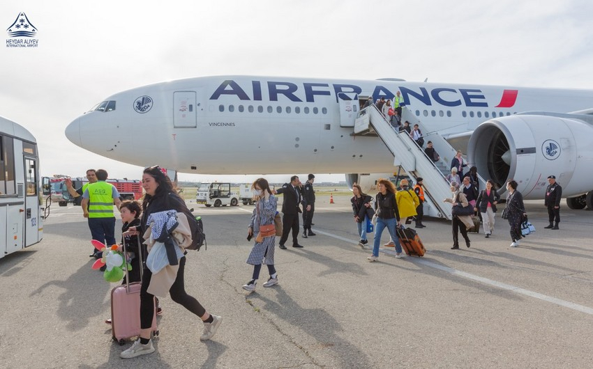 Самолет авиакомпании Air France совершил аварийную посадку в бакинском аэропорту - ФОТО