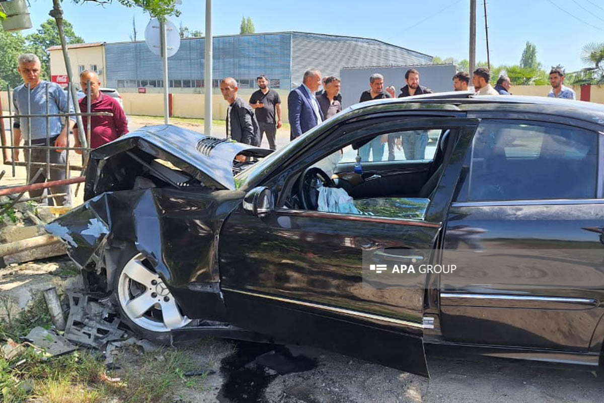 Жуткое ДТП в Лянкяране: Mercedes на полной скорости влетел в стену - ФОТО
