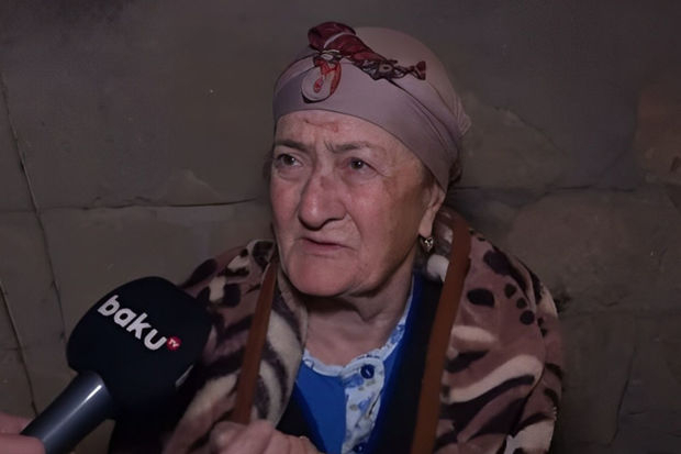 В Баку мужчина избил и выгнал на улицу 85-летнюю мать - ВИДЕО