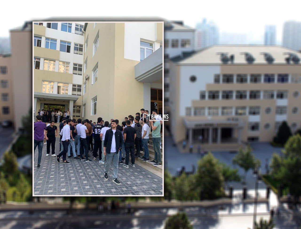 В Бакинском университете бизнеса студентов не пустили на занятия из-за бороды - ФОТО
