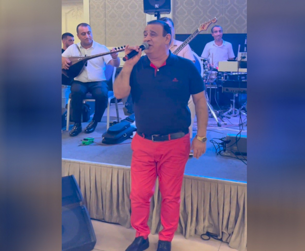 Скандал вокруг красных брюк: певец Таджир Шахмалыоглу ответил критикам - ВИДЕО