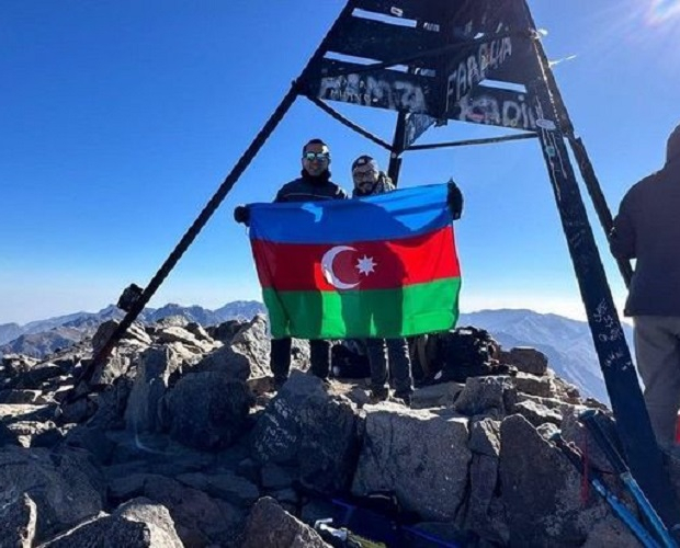 Азербайджанец покорил самую высокую вершину Марокко - ФОТО