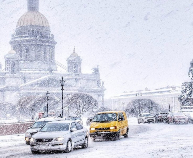 В Санкт-Петербурге выпал сильный снег