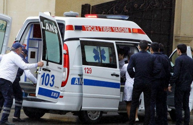 В Баку мужчина зарезал возлюбленную и нанес себе ранения