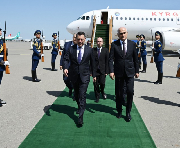 Президент Кыргызстана Садыр Жапаров прибыл с государственным визитом в Азербайджан ОБНОВЛЕНО