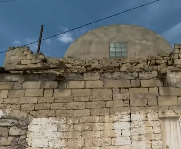 Историческая бани в Баку превратилась в наркопритон - ВИДЕО