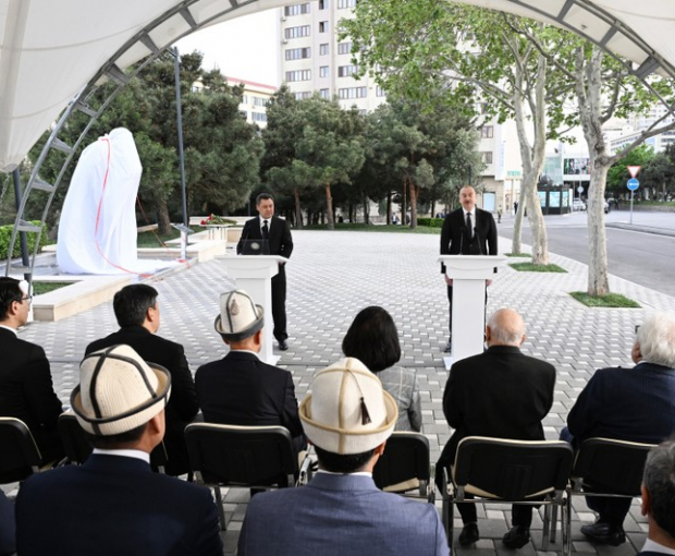 Ильхам Алиев и Садыр Жапаров приняли участие в открытии памятника Чингизу Айтматову в Баку - ОБНОВЛЕНО