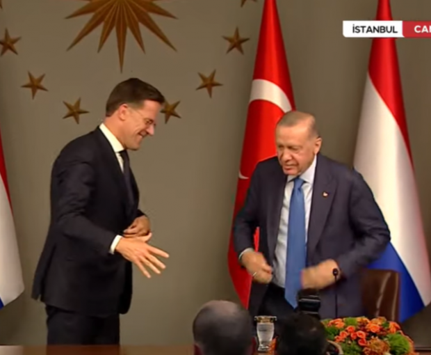 Эрдоган не подал руку возможному новому генсеку НАТО Рютте - ВИДЕО