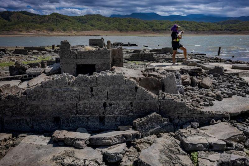 Засуха обнажила руины 300-летней деревни