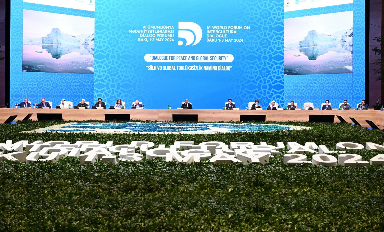 В Баку стартовал международный форум: Президент выступил на церемонии открытия - ОБНОВЛЕНО - ВИДЕО