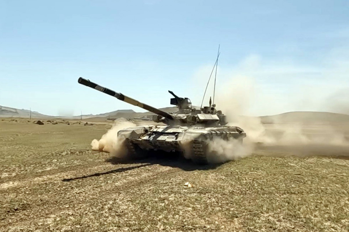 С танковыми подразделениями армии Азербайджана проводятся занятия по боевой подготовке - ВИДЕО