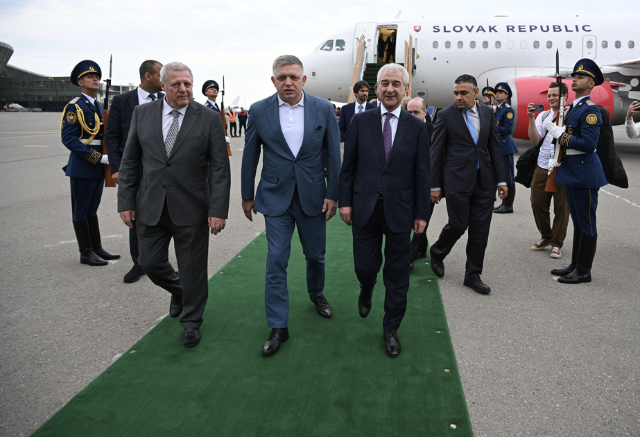 Премьер-министр Словакии прибыл в Азербайджан