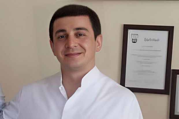 В Азербайджане уволен известный хирург
