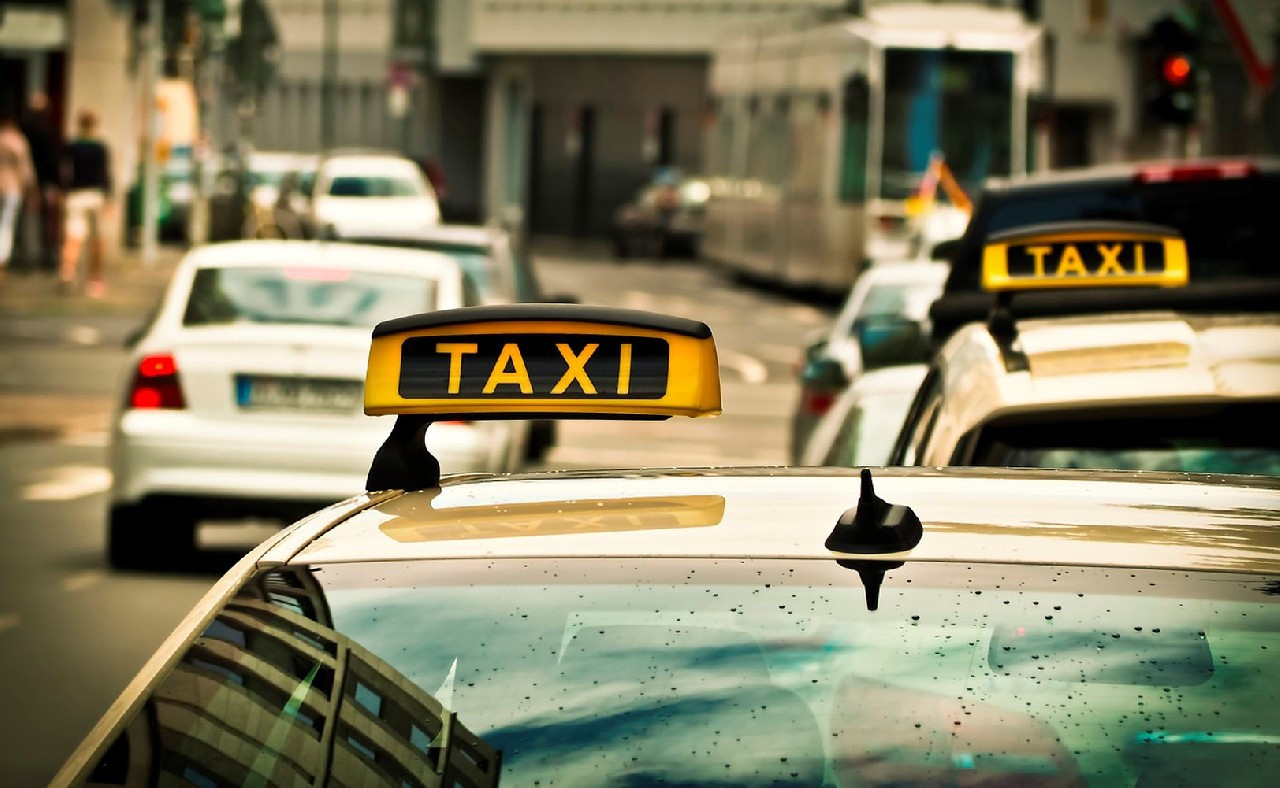 В Баку резко сократилось количество такси - ПРИЧИНА + ВИДЕО
