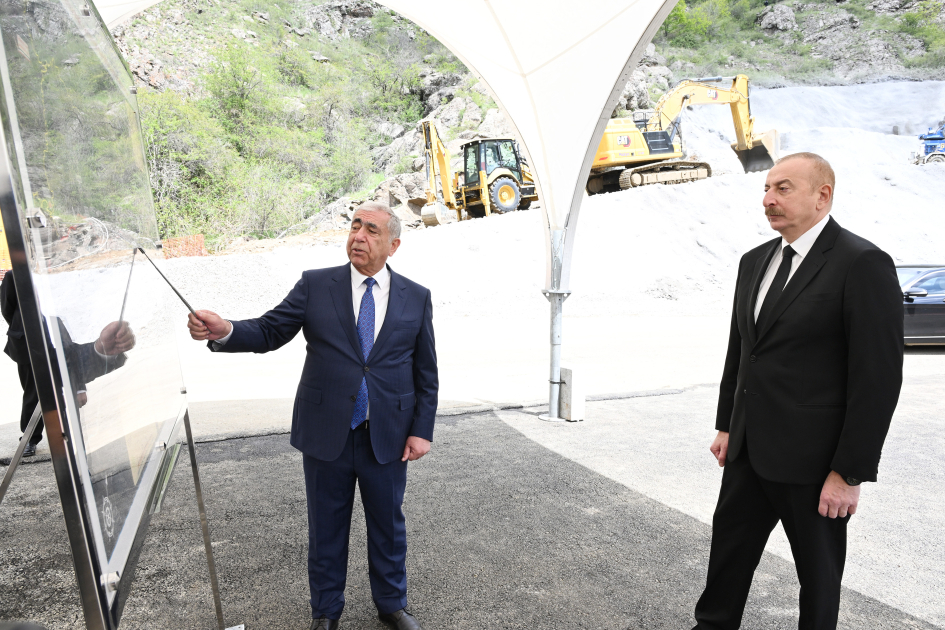 Ильхам Алиев ознакомился с ходом работ на автодороге Ханкенди - Шуша - Лачын - ФОТО