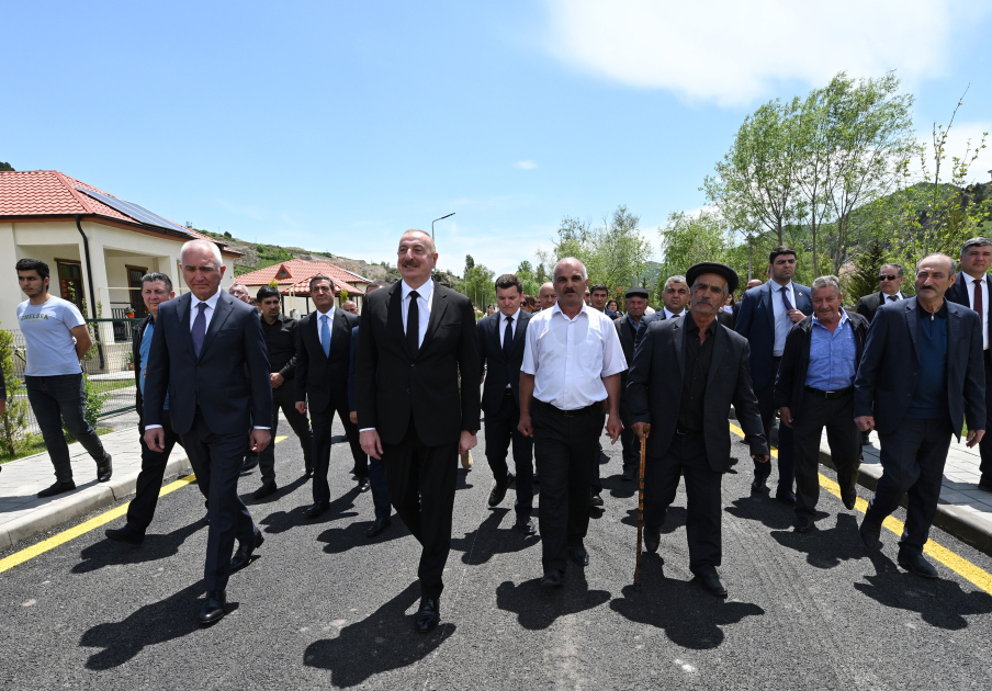 Президент Ильхам Алиев встретился с жителями, вернувшимися в село Сус Лачынского района - ФОТО