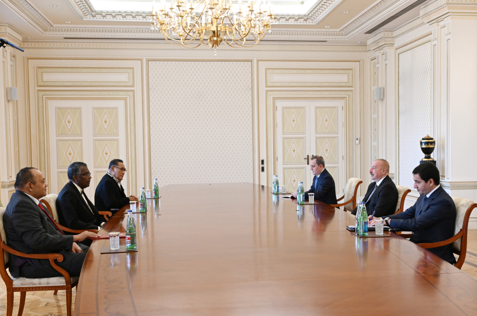 Президент Ильхам Алиев принял ряд высокопоставленных лиц - ОБНОВЛЕНО + ФОТО/ВИДЕО