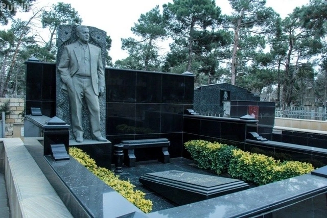 Роскошные надгробия на кладбищах: соответствуют ли они религиозным нормам? - ВИДЕО