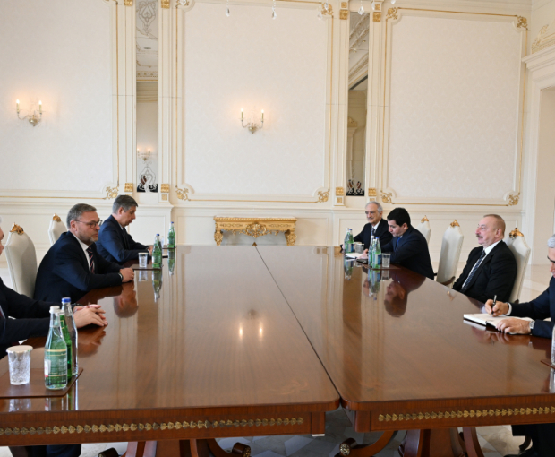 Президент Ильхам Алиев принял зампреда Совета Федерации России и председателя Комитета Госдумы