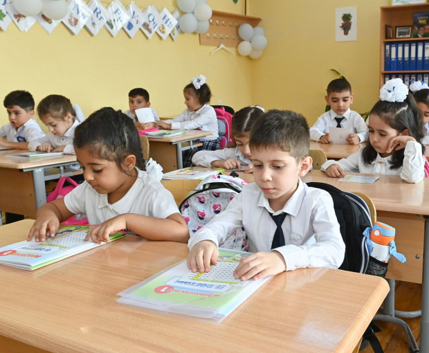 В школы Азербайджана доставлены учебники на языках малочисленных народов