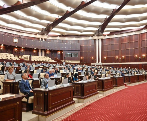 Парламент утвердил законопроект о бесплатном обучении членов семей шехидов в частных вузах