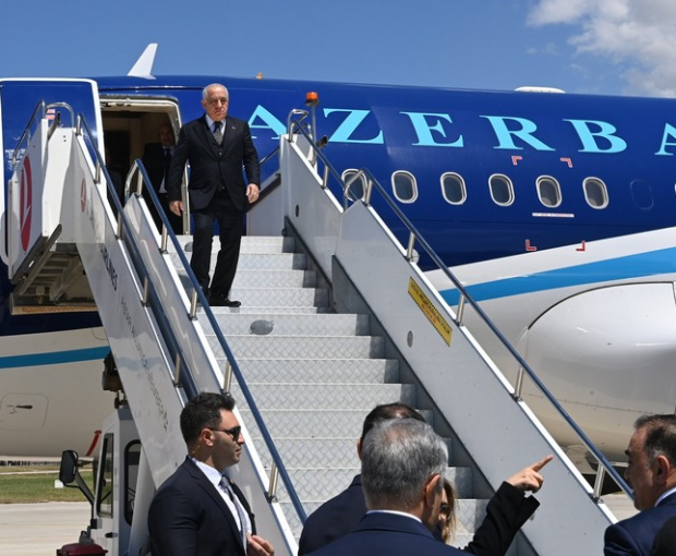 Премьер-министр Азербайджана прибыл с официальным визитом в Турцию - ФОТО