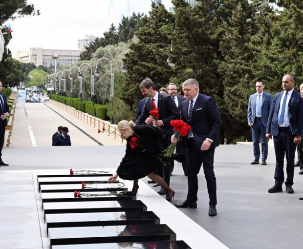 Премьер-министр Словакии посетил Аллею шехидов