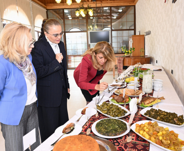 Первая леди Болгарии ознакомилась с образцами азербайджанской национальной кухни - ФОТО