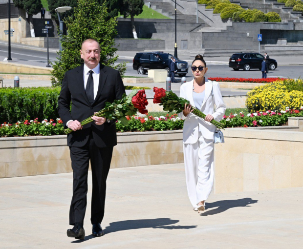 Ильхам Алиев и Мехрибан Алиева почтили память сынов Азербайджана, погибших за Победу над фашизмом - ФОТО