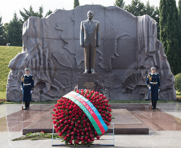Азербайджанский народ чтит память общенационального лидера Гейдара Алиева