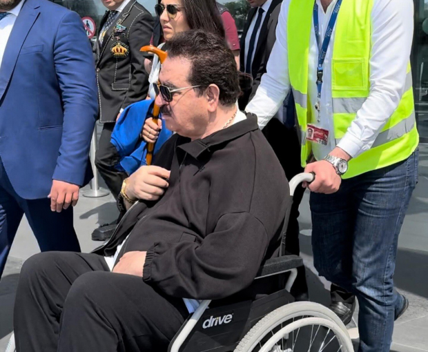 Ибрагим Татлысес прибыл в Баку на инвалидной коляске - ФОТО
