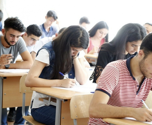 Около 25 тысяч учащихся сдадут экзамен по азербайджанскому языку