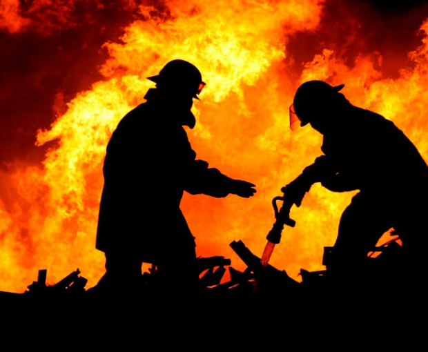 Пожар в жилом доме в Имишли: спасатели предотвратили распространение огня - ВИДЕО
