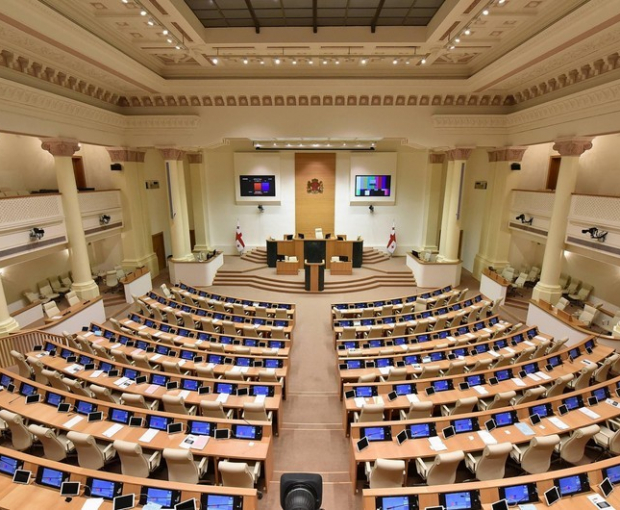 Парламент Грузии сегодня проведет последнее обсуждение скандального проекта