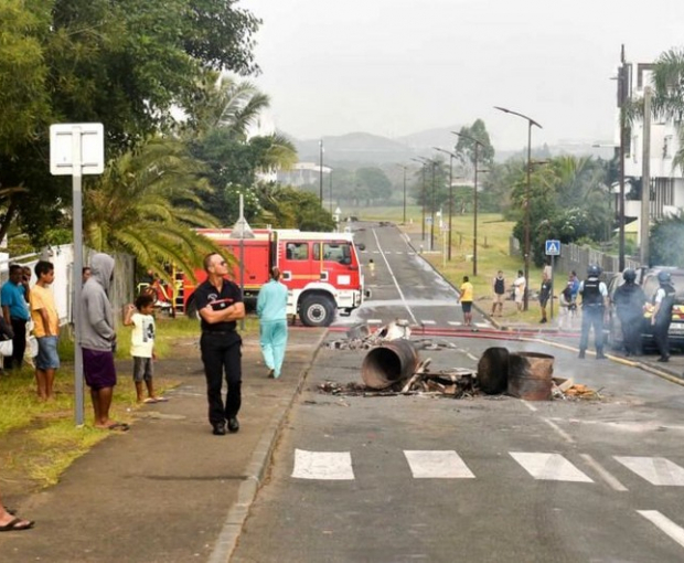 В Новой Каледонии объявлено чрезвычайное положение: погиб один жандарм