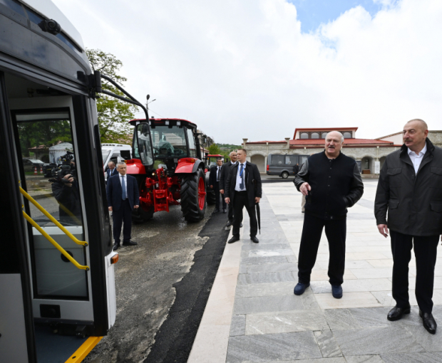 Президент Беларуси подарил городу Шуша тракторы - ФОТО