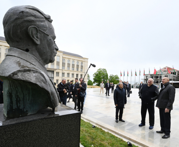 Президенты Азербайджана и Беларуси осмотрели в Шуше расстрелянные памятники - ФОТО