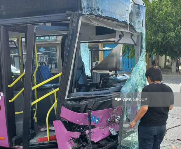 В Баку столкнулись два пассажирских автобуса: есть пострадавшие - ФОТО
