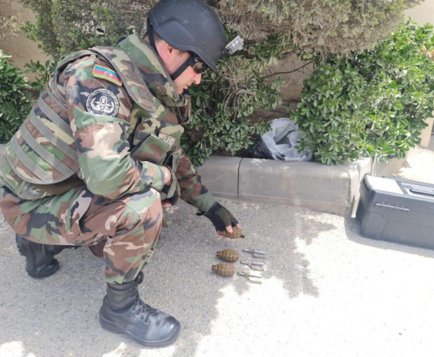 В Баку сотрудники МЧС обезвредили три гранаты - ВИДЕО