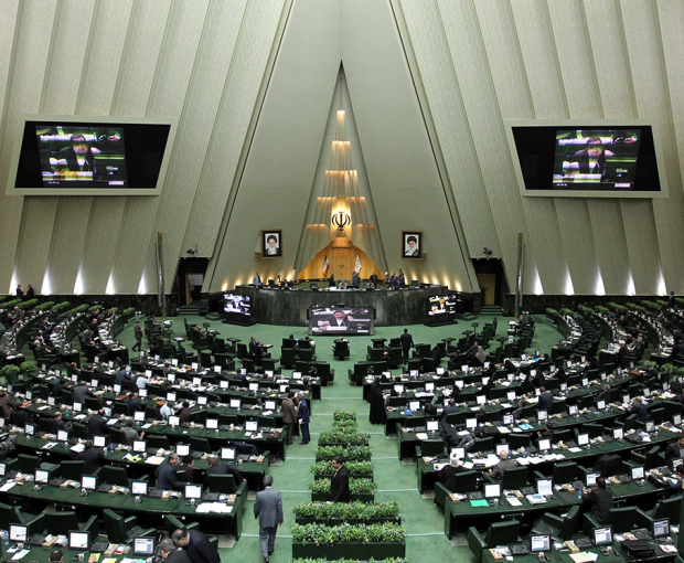 Предвыборное противостояние в Иране: дело дошло до драки в парламенте - ВИДЕО