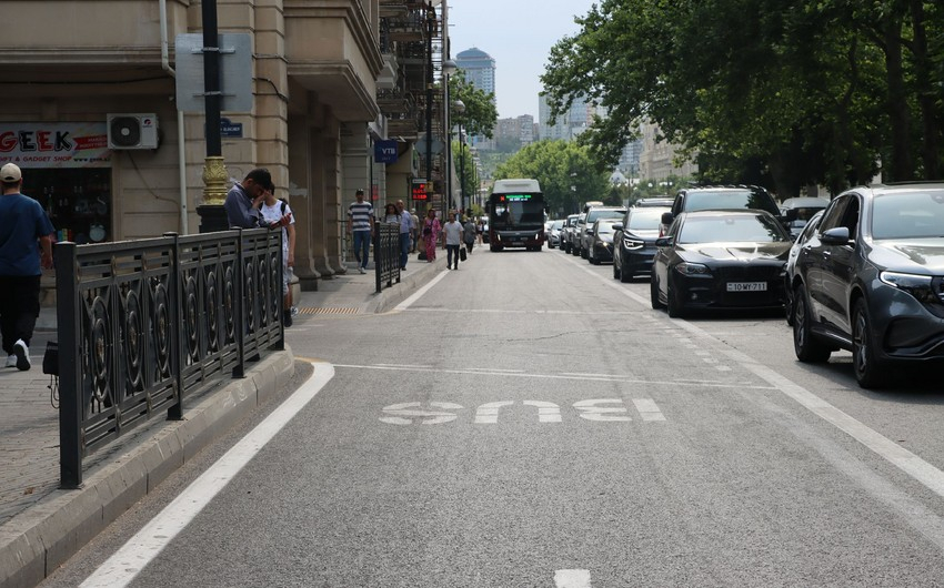 В Баку создаются новые автобусные полосы