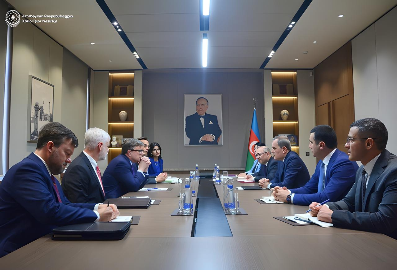 Джейхун Байрамов обсудил региональные вопросы с помощником госсекретаря США